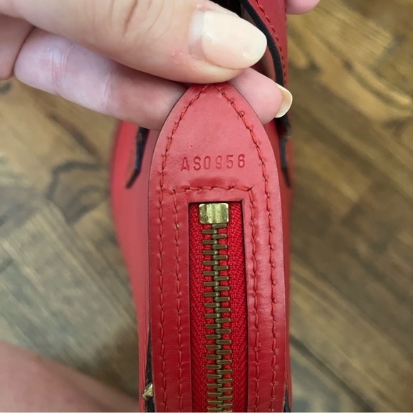 Louis Vuitton Epi Saint Jacques Shopping GM - Picture 10 of 14